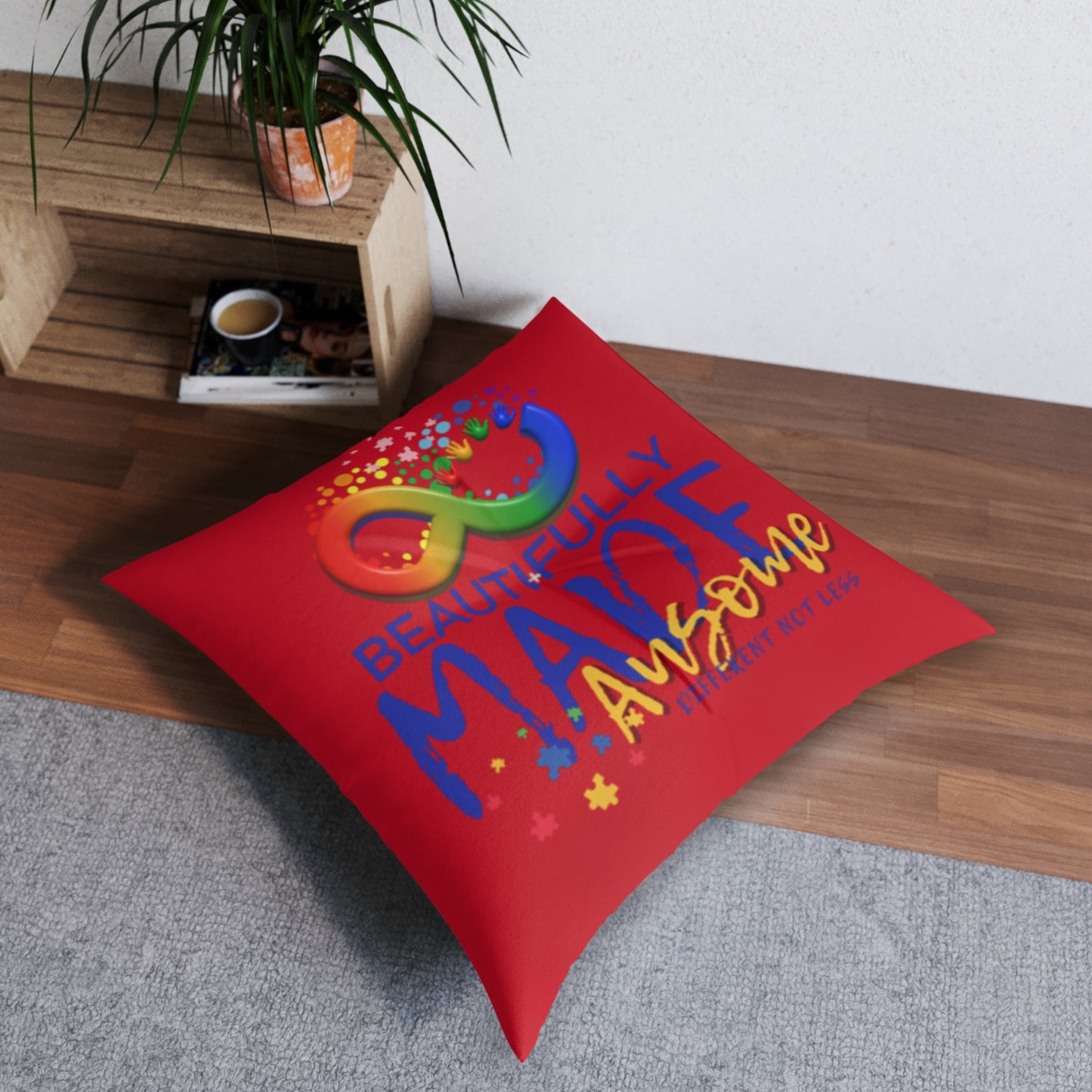 Hermosa y elegante almohada de piso con mechones rojos, cuadrada