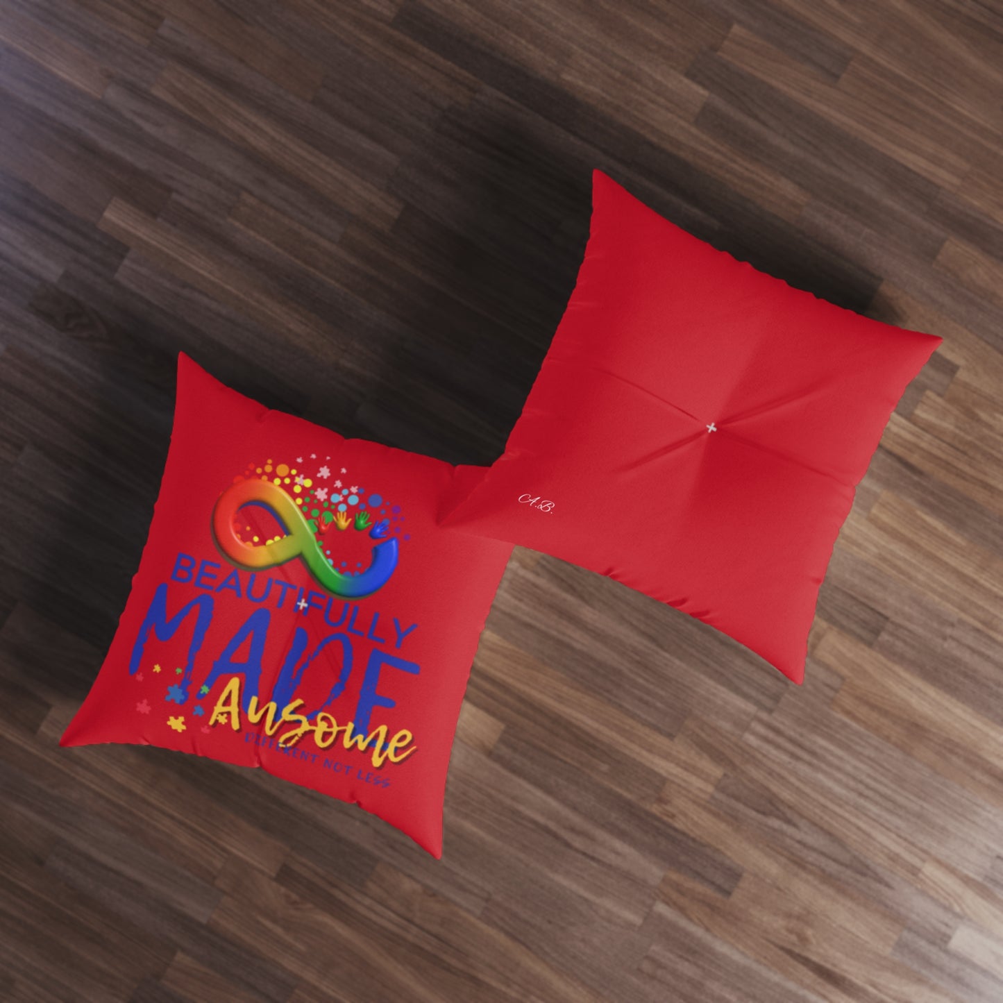 Hermosa y elegante almohada de piso con mechones rojos, cuadrada