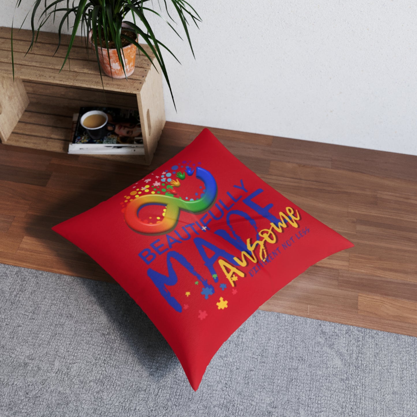 Hermosa y elegante almohada de piso con mechones rojos, cuadrada